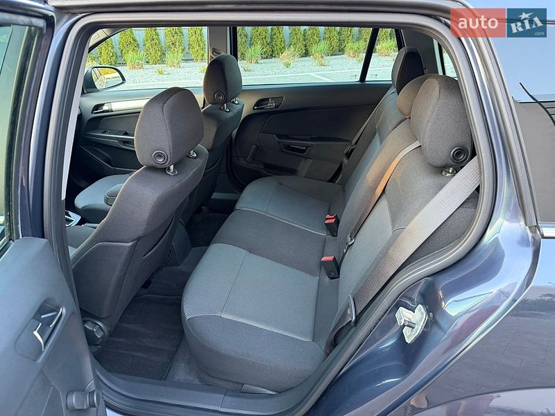 Универсал Opel Astra 2010 в Луцке
