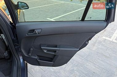 Универсал Opel Astra 2010 в Луцке