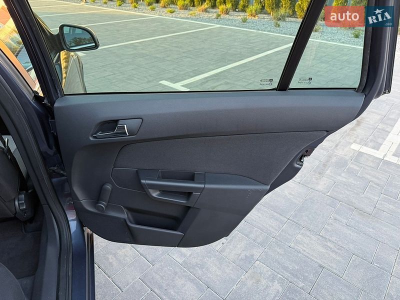 Универсал Opel Astra 2010 в Луцке