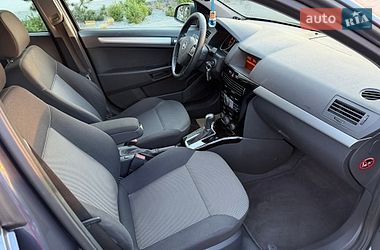 Универсал Opel Astra 2010 в Луцке