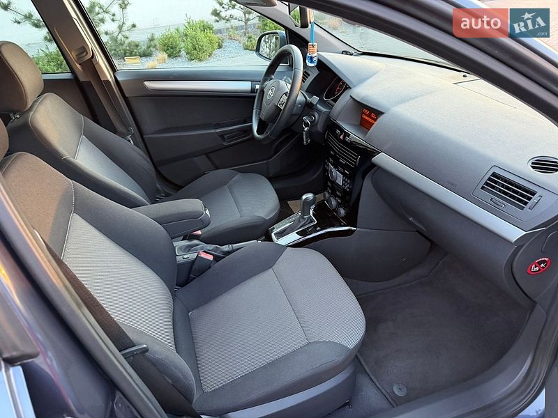 Универсал Opel Astra 2010 в Луцке