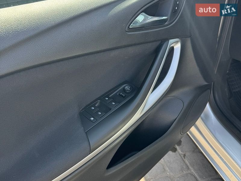 Универсал Opel Astra 2018 в Жовкве