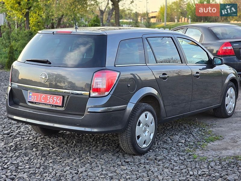 Универсал Opel Astra 2011 в Луцке