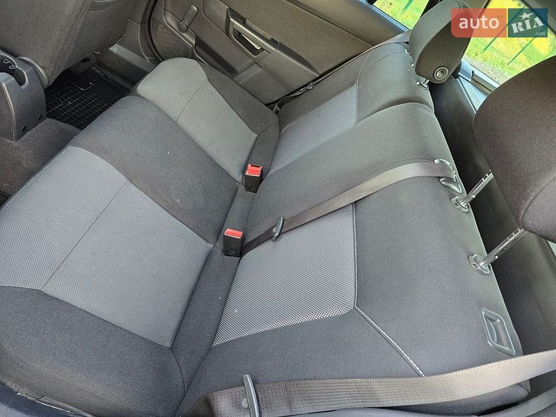 Универсал Opel Astra 2011 в Луцке