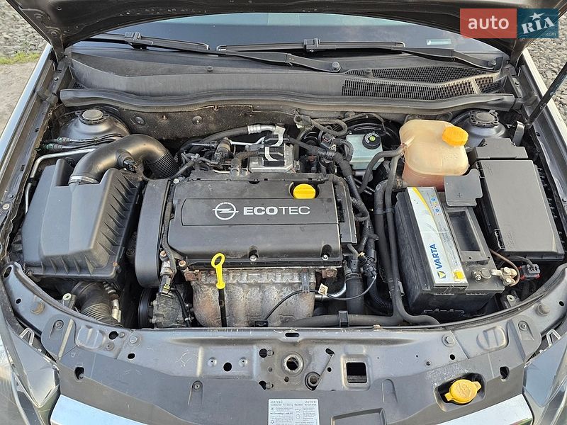 Универсал Opel Astra 2011 в Луцке