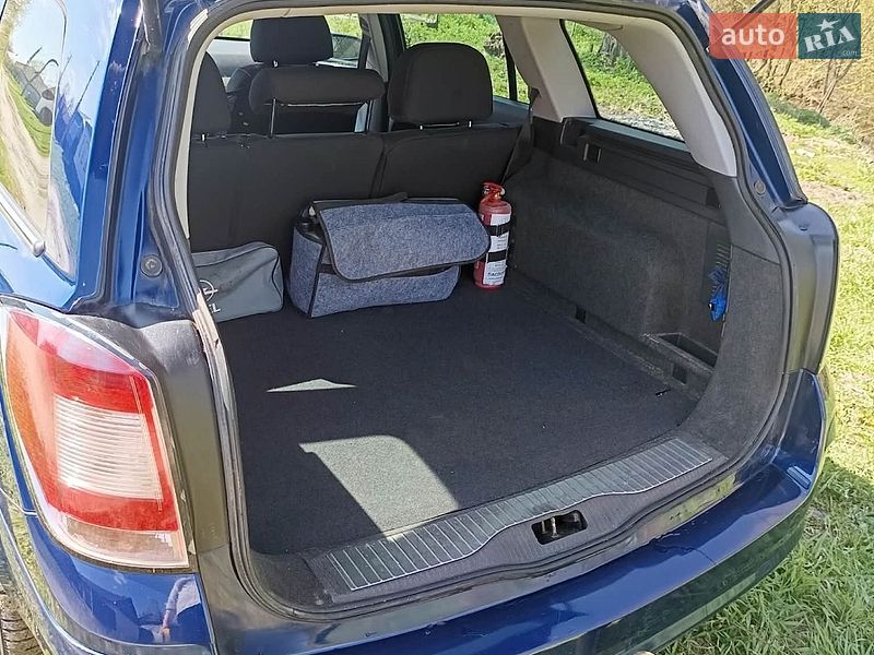 Универсал Opel Astra 2008 в Глухове
