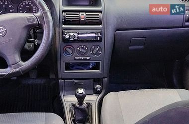 Седан Opel Astra 2006 в Сарнах