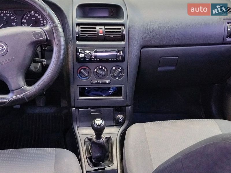Седан Opel Astra 2006 в Сарнах