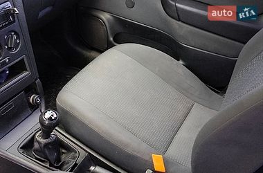 Седан Opel Astra 2006 в Сарнах