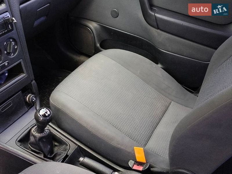 Седан Opel Astra 2006 в Сарнах