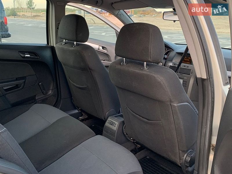 Универсал Opel Astra 2004 в Ровно