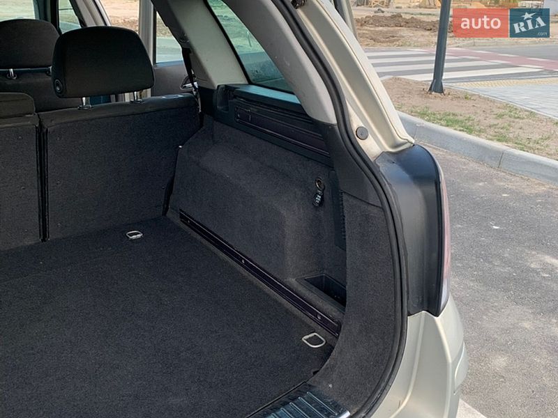 Универсал Opel Astra 2004 в Ровно