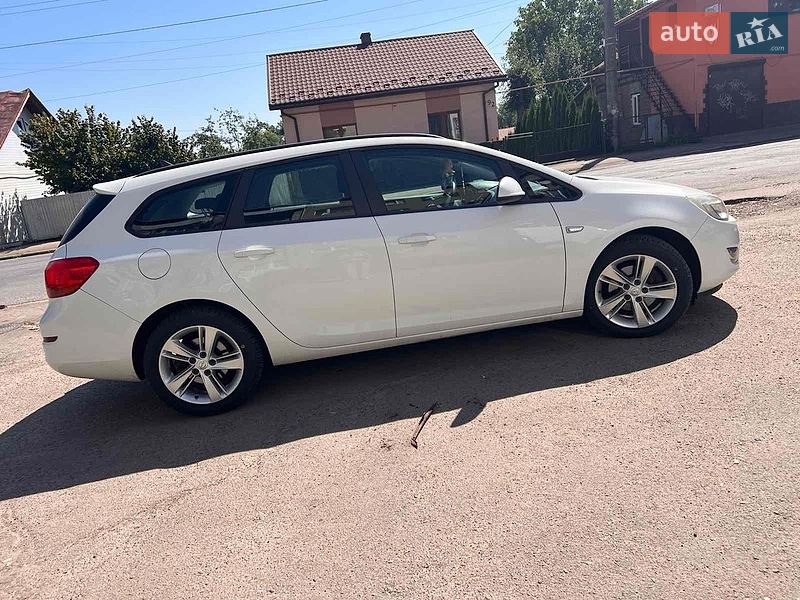 Универсал Opel Astra 2011 в Дрогобыче