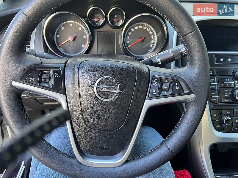 Универсал Opel Astra 2011 в Дрогобыче