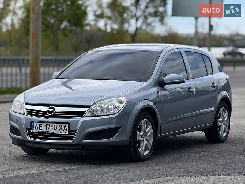 Хэтчбек Opel Astra 2008 в Днепре