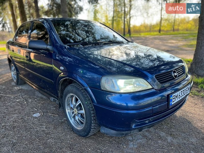 Седан Opel Astra 2004 в Лебедине