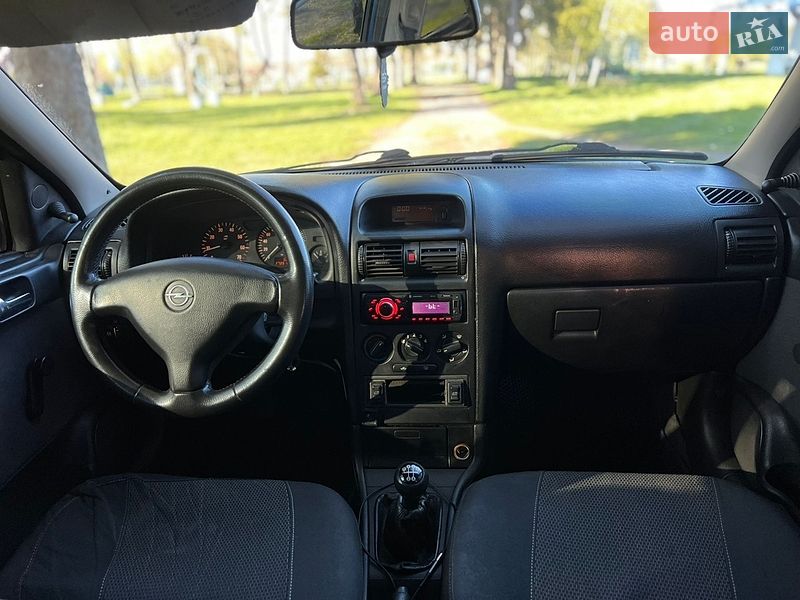 Седан Opel Astra 2004 в Лебедине