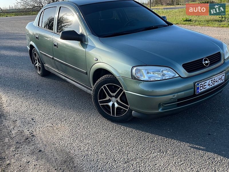 Седан Opel Astra 2007 в Новом Буге