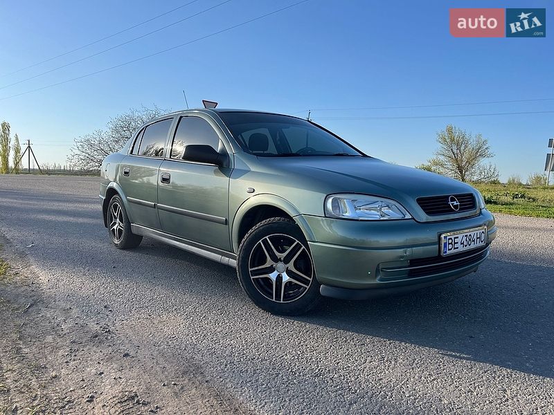 Седан Opel Astra 2007 в Новом Буге