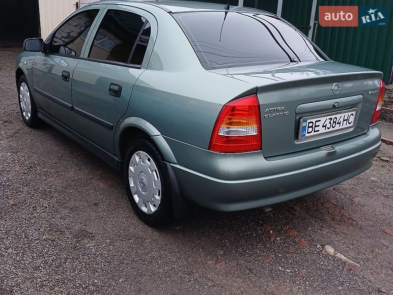 Седан Opel Astra 2007 в Новом Буге