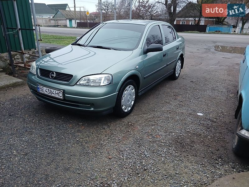 Седан Opel Astra 2007 в Новом Буге