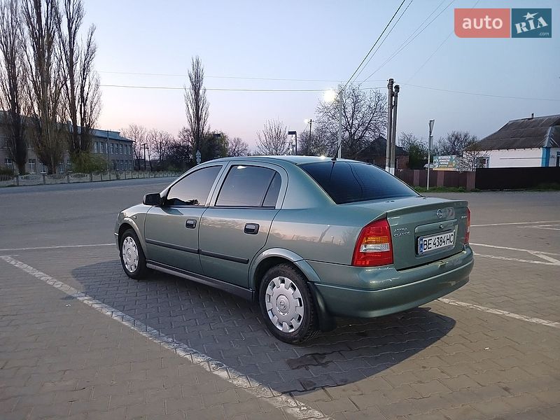 Седан Opel Astra 2007 в Новом Буге