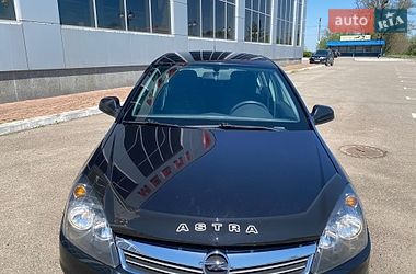 Хэтчбек Opel Astra 2012 в Белой Церкви