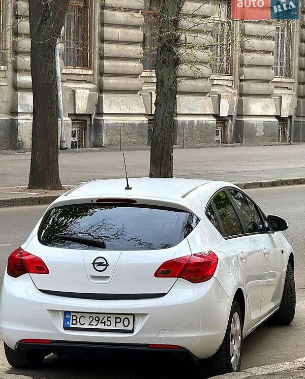 Хэтчбек Opel Astra 2010 в Подольске
