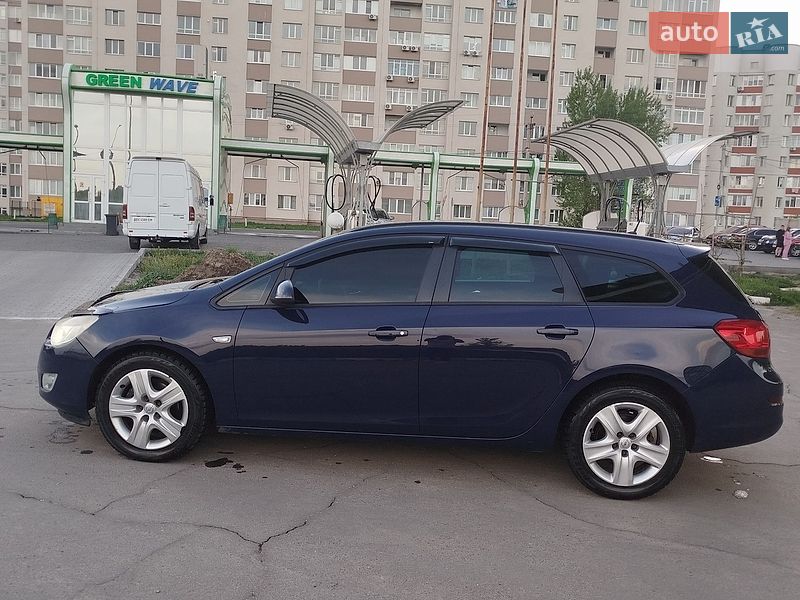 Универсал Opel Astra 2011 в Хмельницком