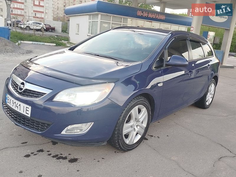 Универсал Opel Astra 2011 в Хмельницком