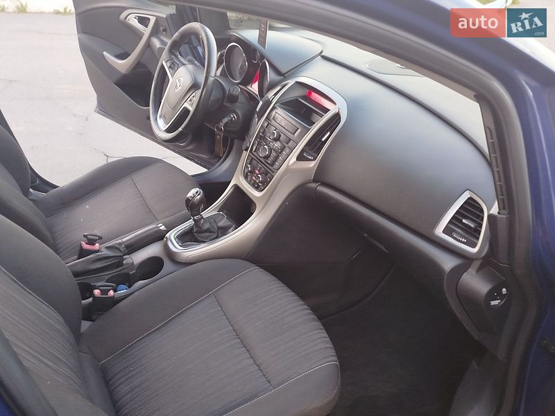 Универсал Opel Astra 2011 в Хмельницком