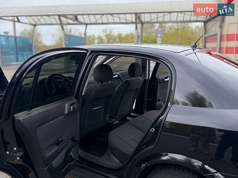 Седан Opel Astra 2003 в Киеве
