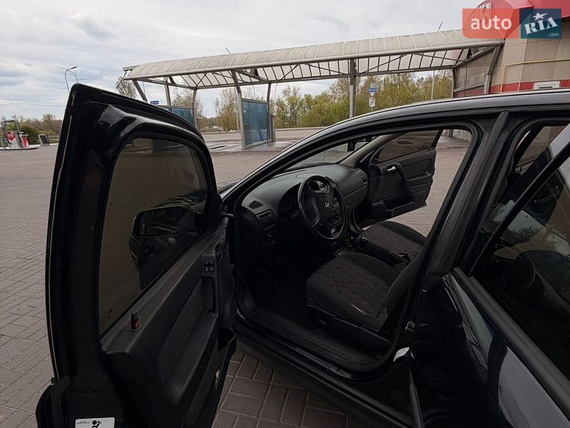 Седан Opel Astra 2003 в Киеве