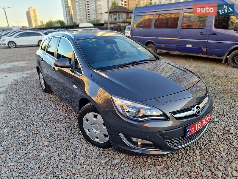 Универсал Opel Astra 2013 в Киеве