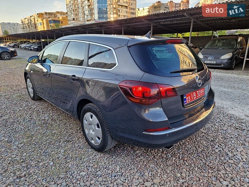 Универсал Opel Astra 2013 в Киеве