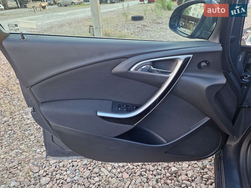 Универсал Opel Astra 2013 в Киеве