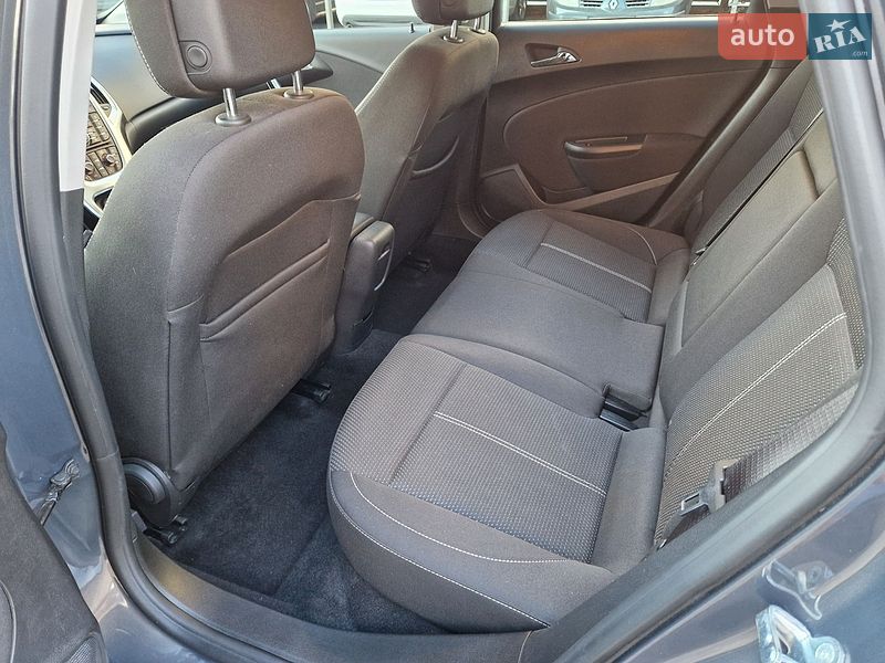 Универсал Opel Astra 2013 в Киеве