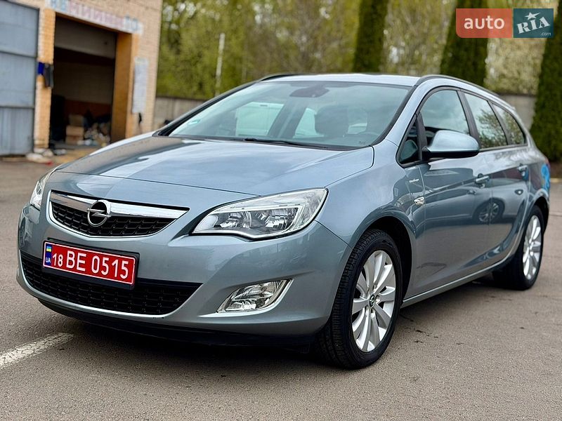 Универсал Opel Astra 2010 в Ровно