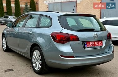 Универсал Opel Astra 2010 в Ровно