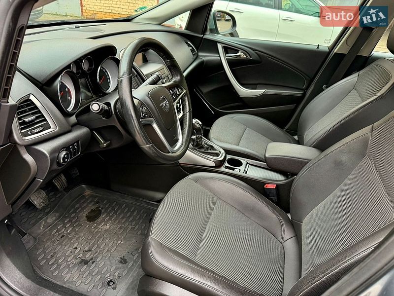 Универсал Opel Astra 2010 в Ровно
