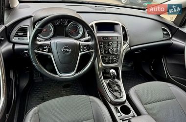 Универсал Opel Astra 2010 в Ровно