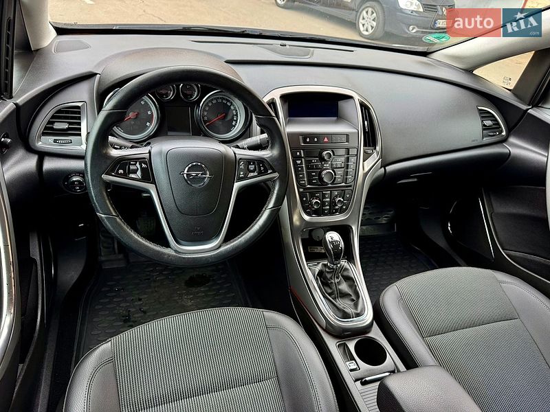 Универсал Opel Astra 2010 в Ровно