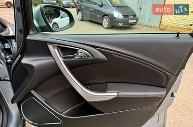Универсал Opel Astra 2010 в Ровно