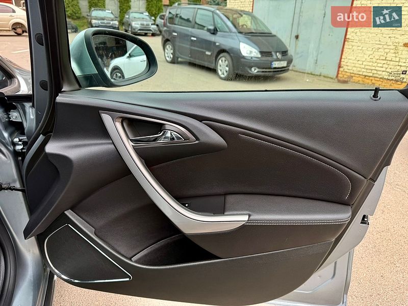 Универсал Opel Astra 2010 в Ровно