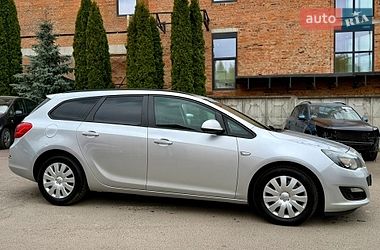 Универсал Opel Astra 2012 в Ровно