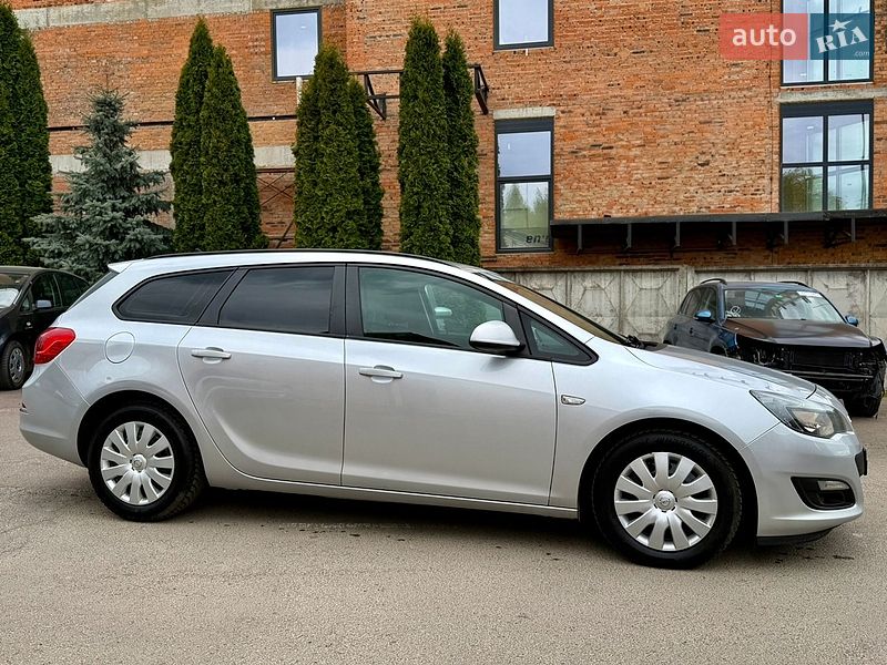 Универсал Opel Astra 2012 в Ровно