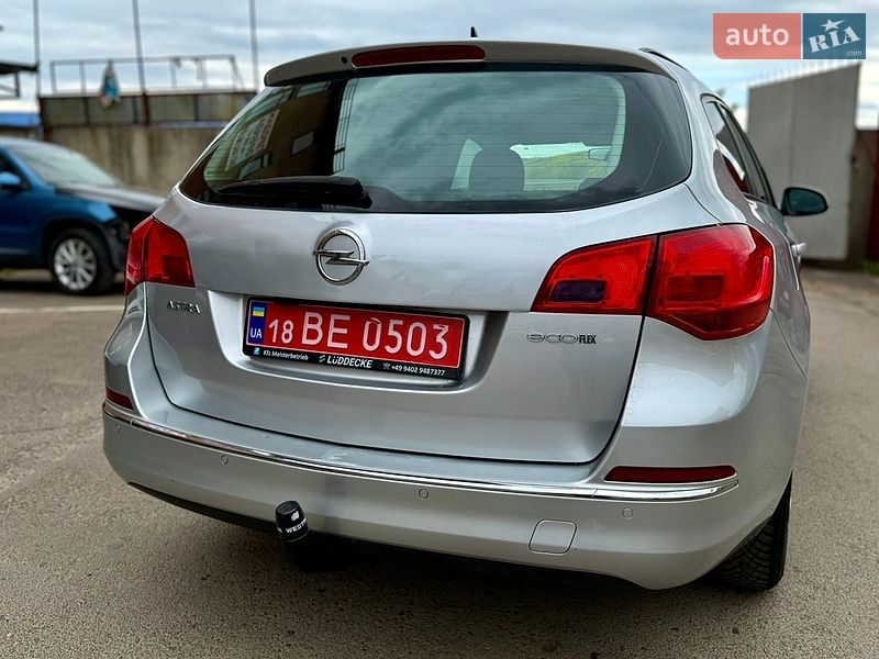 Универсал Opel Astra 2012 в Ровно