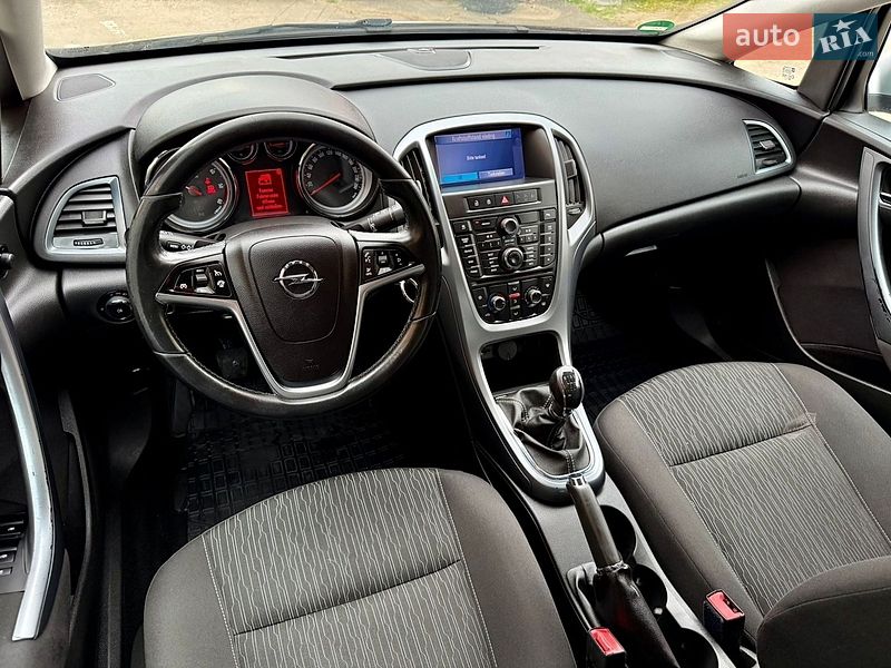 Универсал Opel Astra 2012 в Ровно