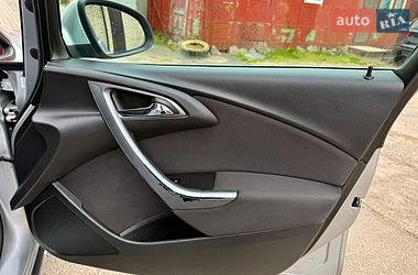 Универсал Opel Astra 2012 в Ровно