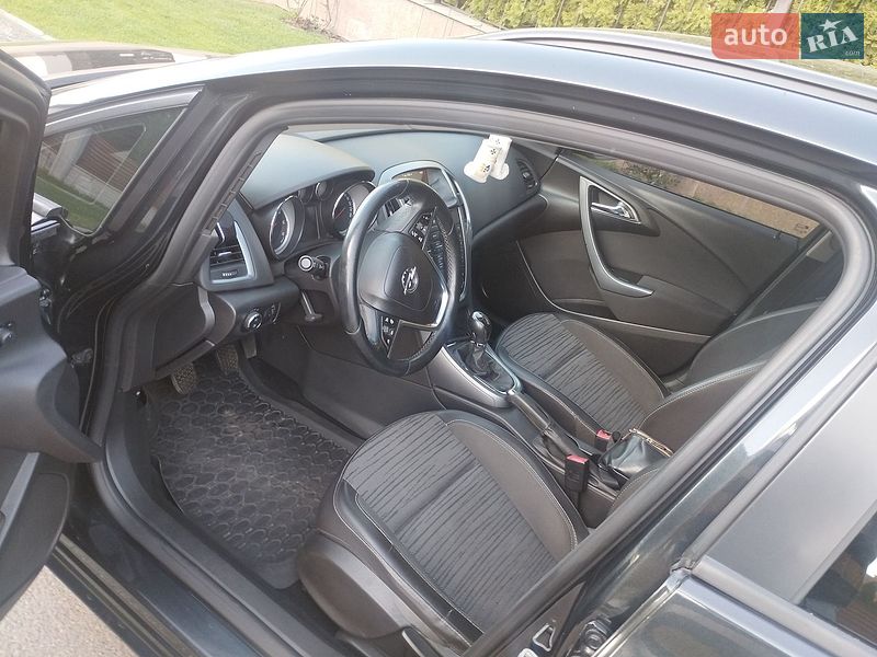 Универсал Opel Astra 2014 в Киеве